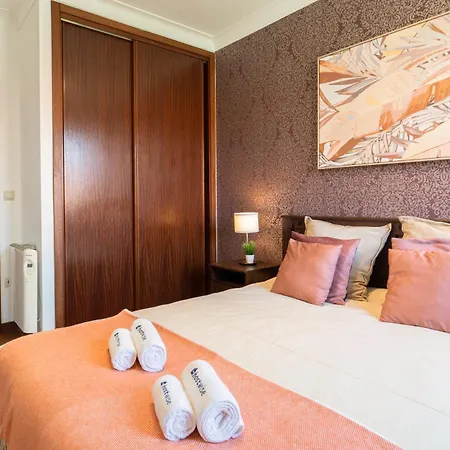 Vakantiehuis Host Wise - Spacious Duplex House - Jacuzzi & Terrace Porto