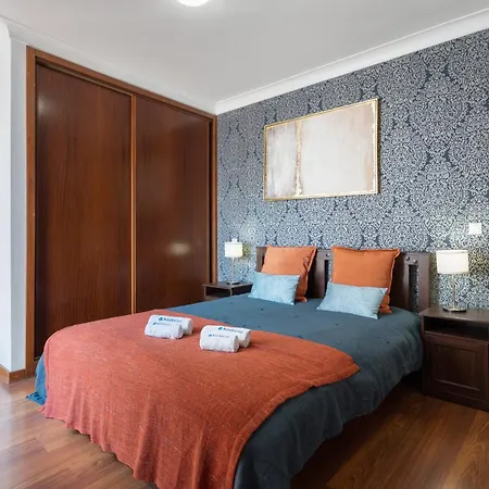 Vakantiehuis Host Wise - Spacious Duplex House - Jacuzzi & Terrace Porto