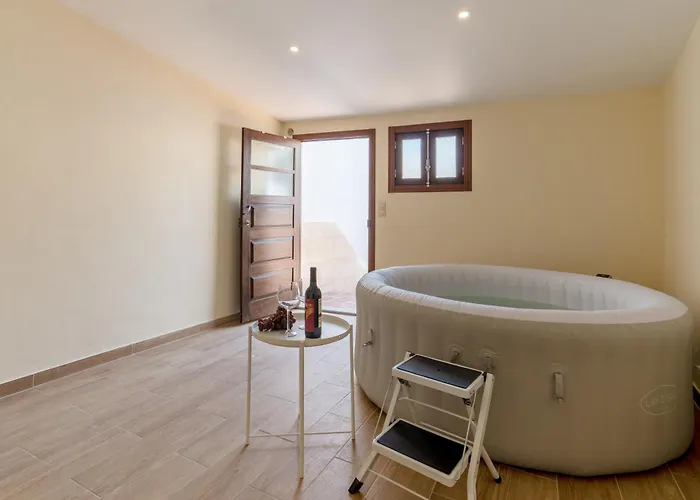 Host Wise - Spacious Duplex House - Jacuzzi & Terrace