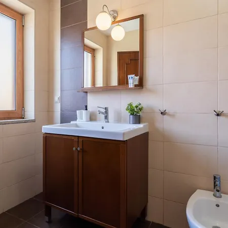 펜션 Host Wise - Spacious Duplex House - Jacuzzi & Terrace 포르투