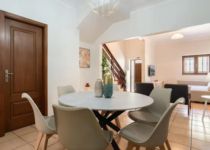 Host Wise - Spacious Duplex House - Jacuzzi & Terrace Σπίτι διακοπών *