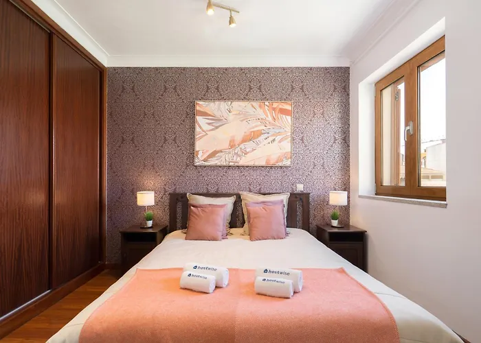 Host Wise - Spacious Duplex House - Jacuzzi & Terrace * Πόρτο