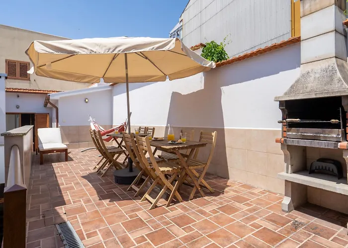 Σπίτι διακοπών Host Wise - Spacious Duplex House - Jacuzzi & Terrace