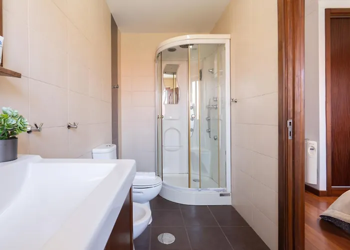 Host Wise - Spacious Duplex House - Jacuzzi & Terrace Σπίτι διακοπών