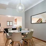 Host Wise - Spacious Duplex House - Jacuzzi & Terrace Semesterbostad *