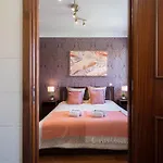 Host Wise - Spacious Duplex House - Jacuzzi & Terrace * Oporto