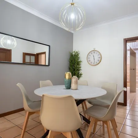 Host Wise - Spacious Duplex House - Jacuzzi & Terrace *