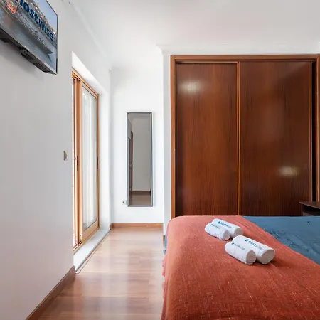 Host Wise - Spacious Duplex House - Jacuzzi & Terrace Casa de Férias Porto