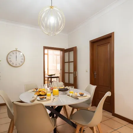 Сasa de vacaciones Host Wise - Spacious Duplex House - Jacuzzi & Terrace Oporto