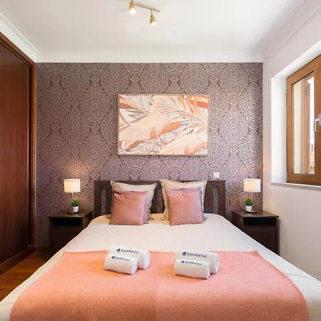 Host Wise - Spacious Duplex House - Jacuzzi & Terrace * Porto