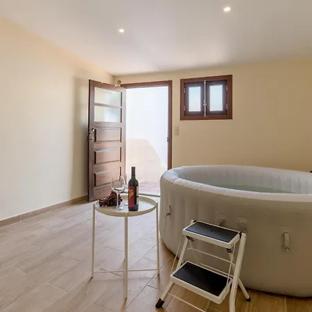 Host Wise - Spacious Duplex House - Jacuzzi & Terrace