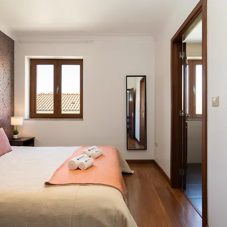 Host Wise - Spacious Duplex House - Jacuzzi & Terrace * Oporto