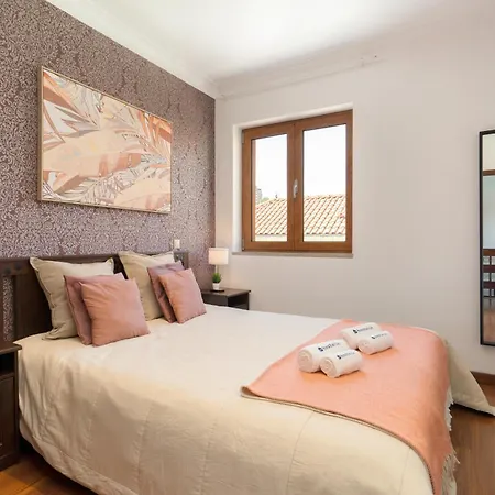 Host Wise - Spacious Duplex House - Jacuzzi & Terrace Casa de Férias