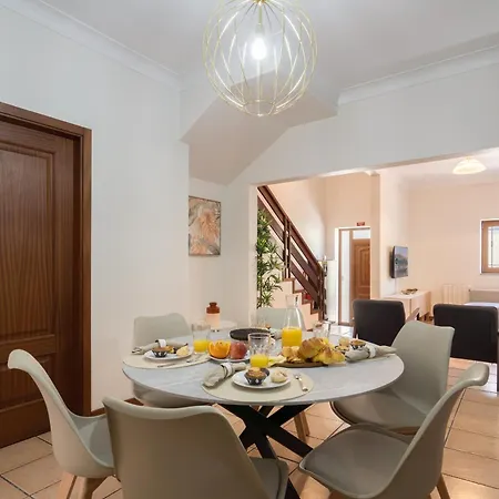 Host Wise - Spacious Duplex House - Jacuzzi & Terrace פורטו