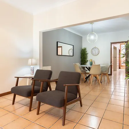 Host Wise - Spacious Duplex House - Jacuzzi & Terrace