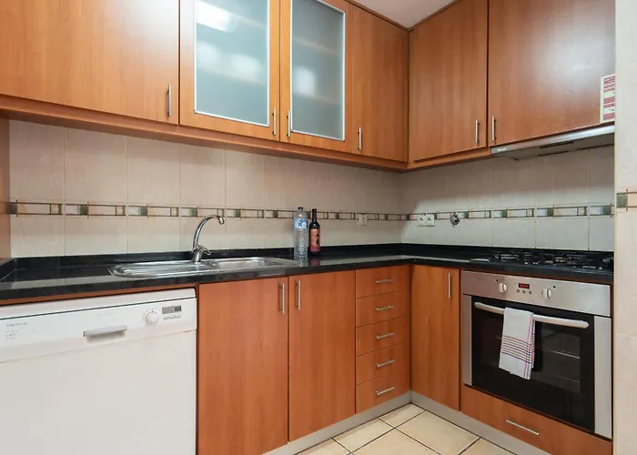 Host Wise - Spacious Duplex House - Jacuzzi & Terrace * Oporto