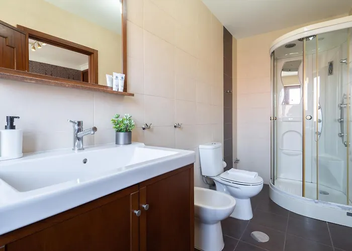 بيت للعطل Host Wise - Spacious Duplex House - Jacuzzi & Terrace *