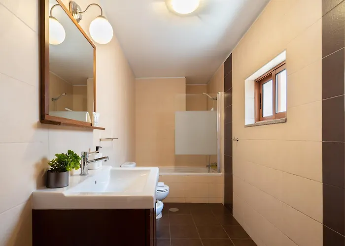 Host Wise - Spacious Duplex House - Jacuzzi & Terrace Semesterbostad *