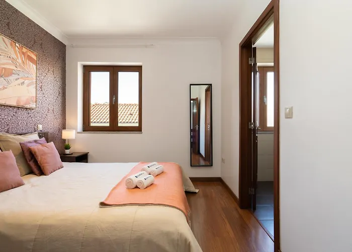 Host Wise - Spacious Duplex House - Jacuzzi & Terrace * Oporto