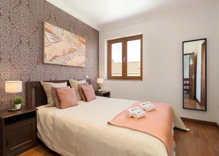 Host Wise - Spacious Duplex House - Jacuzzi & Terrace Semesterbostad