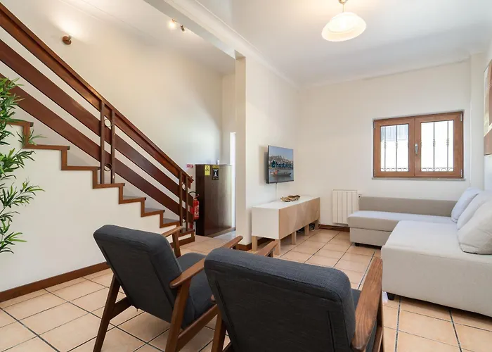 Host Wise - Spacious Duplex House - Jacuzzi & Terrace Semesterbostad Oporto