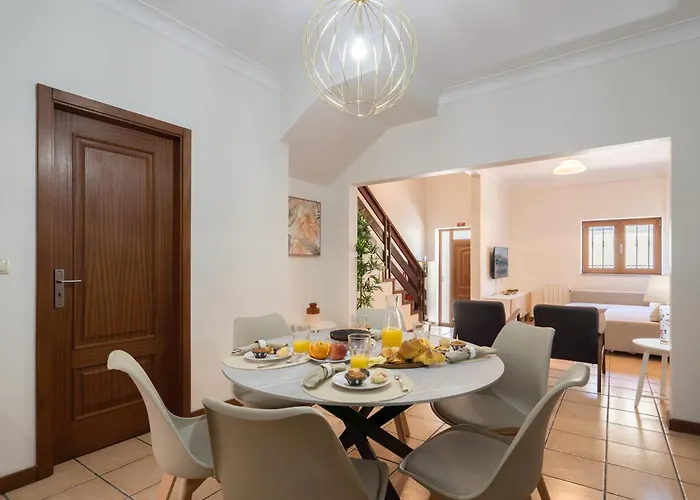 Host Wise - Spacious Duplex House - Jacuzzi & Terrace بورتو