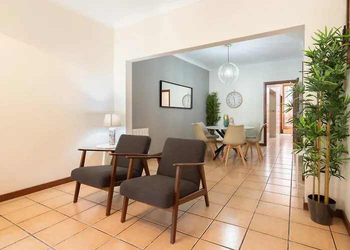 Host Wise - Spacious Duplex House - Jacuzzi & Terrace