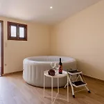 Host Wise - Spacious Duplex House - Jacuzzi & Terrace
