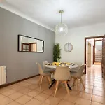 Host Wise - Spacious Duplex House - Jacuzzi & Terrace Σπίτι διακοπών