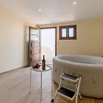 Host Wise - Spacious Duplex House - Jacuzzi & Terrace