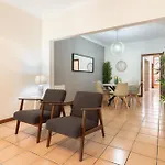 Host Wise - Spacious Duplex House - Jacuzzi & Terrace