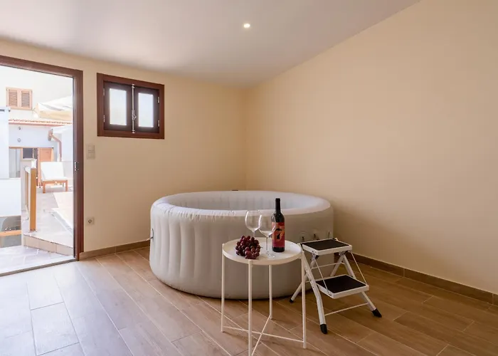 Host Wise - Spacious Duplex House - Jacuzzi & Terrace