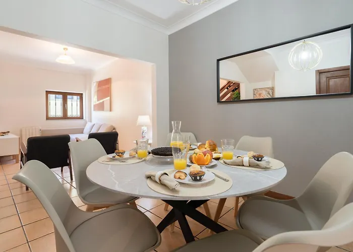 Host Wise - Spacious Duplex House - Jacuzzi & Terrace